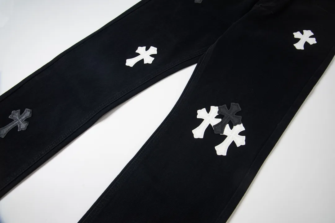 P270 model number Y847 Chrome Hearts & CH city limited series Sanskrit cross patch patchwork leather jeans require finished products to be washed and then disassembled and hand-stitched with sheepskin cross leather and then spliced ​​together to complete. The whole process is too complicated to explain. The texture can be seen in the hand, and it looks good. The styles with different washed textures are very friendly to people with thin legs and thick legs. The straight version is very flattering to the leg shape. The moderate length is timeless and can be matched easily and casually. It is the basic styling foundation for various styles and is a must-have in the wardrobe! The fabric is stiff but also makes the upper body soft without losing texture. The washing process is even more perfect. It is a must-have item for everyone! ! ! Washed wheat, hang tag, pants label, three labels are complete, the upper body effect is particularly stiff and stylish, super stylish, same style for men and women - Color: Size: 28 30 32 34